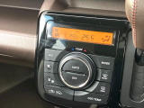 【オートエアコン】一度お好みの温度に設定すれば、車内の温度を検知し風量や温度を自動で調整。暑い&hellip;寒い&hellip;と何度もスイッチ操作をする必要はありません。快適な車内空間には必須の機能ですね♪