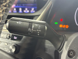 【オートワイパー(AUTO)】雨が降り出した時に、雨滴検出用センサー(レインセンサー)が雨滴を感知すると、自動でワイパーが動作します。
