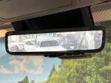 【デジタルインナーミラー】後席の大きな荷物や同乗者で後方が確認しづらい時でも安心!カメラが撮影した車両後方の映像をルームミラー内に表示。クリアな視界で状況の確認が可能です!