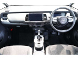 操作性に優れた運転席となります!小物入れや各ボタンの配置にこだわり、使いやすいです!座り心地もよく視認性も良好なのでロングドライブもお任せ下さい!