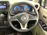 インテリアに合わせたデザインのステアリングは、運転される方のことも考え、運転しやすい形状、大きさです。是非一度、実際に触ってお確かめください。