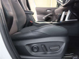 パワーシート搭載。微妙な調整が手軽にでき、ピッタリなポジションで運転することが可能です。