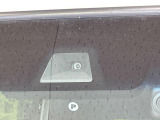【ホンダセンシング】走行中に前方の車両等を認識し、衝突しそうな時は警報とブレーキで衝突回避と被害軽減をアシスト。より安全にドライブをお楽しみいただけます。