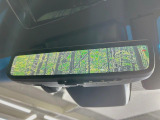 【デジタルインナーミラー】後席の大きな荷物や同乗者で後方が確認しづらい時でも安心!カメラが撮影した車両後方の映像をルームミラー内に表示。クリアな視界で状況の確認が可能です!