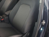 クオリティの高いシートを採用するのは、Audiのクルマづくりの哲学のひとつです。特に座り心地が重要です。体の大きなドイツ人が座っても頑丈な耐久性があります。。しかも肌触りも良く高級家具のようです。