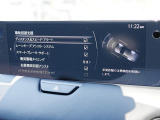 こちらのお車には先進安全装備が多数搭載されています。衝突被害を回避あるいは軽減するためのブレーキや、後方死角からの接近警報、車線逸脱を防止する警報装置など、詳しくはスタッフまでお尋ねください。