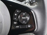 ◆アダプティブクルーズコントロール◆予め設定した車速内でクルマが自動的に加減速。前走車との適切な車間距離を維持しながら追従走行します。【LKAS】車線維持支援システムでステアリング操作を支援。