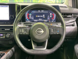 インテリアに合わせたデザインのステアリングは、運転される方のことも考え、運転しやすい形状、大きさです。是非一度、実際に触ってお確かめください。