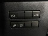 【パワーバックドア】スマートキーや運転席のボタンを押すだけでリアゲートが自動で開閉します!荷物を持っている時や、高い位置にあるバックドアを閉める際に便利な機能です♪