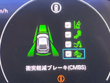 【ホンダセンシング】走行中に前方の車両等を認識し、衝突しそうな時は警報とブレーキで衝突回避と被害軽減をアシスト。より安全にドライブをお楽しみいただけます。