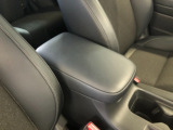 【アームレスト】運転時の疲労軽減にもなるアームレストがついています!