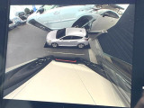 【マルチテレインモニター】車のフロントやサイドのカメラ画像を同時にモニター表示することで、悪路や狭い道を走行時でも周囲の状況確認ができ安心!本格SUVにうれしい装備です♪