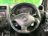 インテリアに合わせたデザインのステアリングは、運転される方のことも考え、運転しやすい形状、大きさです。是非一度、実際に触ってお確かめください。