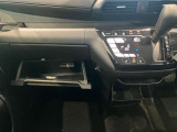 車検証入れになどにも使える便利な収納BOXあります。