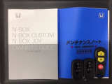 スマートキーは鍵をバッグに入れたままでもドアロックの開閉やエンジンのON・OFFができます。夜間や雨の日も鍵を探さなくて良いので便利です。