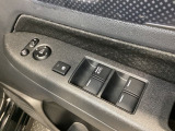 パワーウインドウは運転席でドア4枚とも上下の操作ができるようになっています。子供さんが勝手に操作できないようにロックすることも可能です。