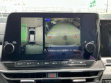 『アラウンドビューモニター』はスムーズな駐車と安全確認をサポートします。