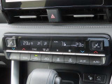 デュアルオートエアコン搭載☆運転席と助手席でエアコンが独立しているのでドライバーも同乗者もより快適にドライブができます♪