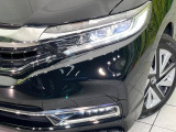 【LEDヘッドライト】悪天候や夜間走行時も良好な視界を確保し安心して運転できる高輝度LEDヘッドライトを装備!点灯速度が早く、消費電力も抑えられています。