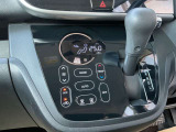 オートエアコン!おおきなアイコンでタッチしやすいパネルです。空調管理はクルマ任せで、運転を楽しみましょ♪