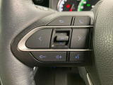 運転中、オーディオの操作をしてて、ハッとしたことはありませんか?ステアリングスイッチは、運転中でもハンドルでオーディオの操作が可能です。安全なドライブをサポートします。