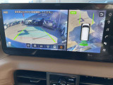 アラウンドビューモニターは、4個のカメラで真上から車を見たようにモニターで確認ができる日産の自慢の装備です。是非実際の車で体感してみてください。