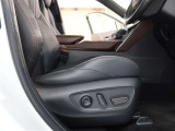 パワーシート搭載。微妙な調整が手軽にでき、ピッタリなポジションで運転することが可能です。