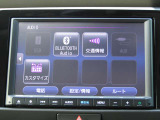 純正の8インチカーナビ付きです!明るく見やすく、ドライブの大切なお供です♪CD,DVDの再生のほか、テレビも視聴出来ますよ!
