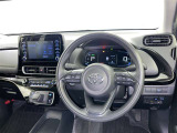 運転席まわりです。 各操作スイッチは使いやすい位置に配置されてます。
