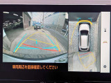 パノラミックビューモニター付きです。車両を上から見たような映像をディスプレイオーディオ画面に表示。運転席からの目視だけでは見にくい、車両周辺の状況をリアルタイムでしっかり確認できます。