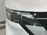 LEDヘッドライトは、点灯の瞬間から最大光量を発揮し、突然暗くなるトンネルなどでの安定感を高めます。