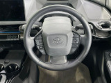インテリアに合わせたデザインのステアリングは、運転される方のことも考え、運転しやすい形状、大きさです。是非一度、実際に触ってお確かめください。