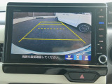 バック駐車が苦手な方や、初めてのお車で不安な方も安心。後方の映像をナビ画面に表示するため、周囲を確認しながらスムーズに駐車できます。