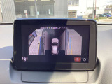 サイドカメラに切り替えると駐車時や狭い道路のすれ違いで、幅寄せ時のサイドの確認も安心です!