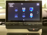 ナビゲーションはフルセグTV、インターナビ対応のGathers純正メモリーナビを搭載しています。Bluetoothオーディオ機能がありますので、スマートフォンなどの音楽も再生できます。
