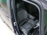 程よい硬さとホールド性が高いシートで長時間運転も快適です。