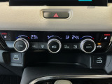 オートエアコンは左右席で独立温度コントロールが可能です。運転席はキンキンに冷やして助手席はマイルドにと言った設定が可能です☆暑さ寒さでケンカすることもなくなりますね♪