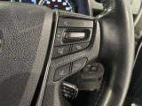 【ステアリングスイッチ】運転中に視線を前に向けたまま画面の操作できます。