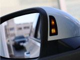 サイドアシスト搭載。車線変更時の後方確認をサポートし、安全運転を支援します。