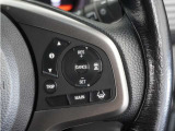 ◆アダプティブクルーズコントロール◆予め設定した車速内でクルマが自動的に加減速。前走車との適切な車間距離を維持しながら追従走行します。【LKAS】車線維持支援システムでステアリング操作を支援。