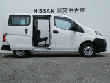 サイドドアも大きくスライドし、荷物の出し入れが楽にできます。