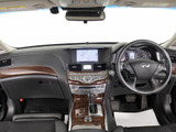★使いやすさや安全性を追求したステアリング周り!高級車ゆえにスイッチ類が多いのも特徴ですね!考え尽くされた配置ですぐに使いこなす事が出来ますのでご安心下さい!是非、体感してみて下さい!!
