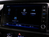 CD、DVD、Bluetooth、AM、FM、AUX、スマートフォン接続ができます。