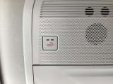 エアバッグ作動時や後突時、もしくは車内のSOSボタンを押した際に緊急通報オペレーターに連携し、救急・警察を手配します。更にオペレーターにも連携、お客様のご要望に応じてロードサービスの手配を行います。