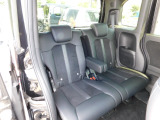リアシートの画像です!中古車にも純正用品のお取付が可能です!社外の用品もお安くお取付いたします!持ち込みでの取付もご相談ください。