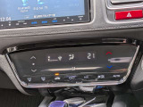 車内環境を自動でコントロールするフルオートエアコン。長距離ドライブも快適です。
