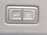 ●電動リアゲート:ワンタッチでリアゲートの開閉ができ、荷物などで両手が塞がっている状態でも簡単に開閉ができる便利機能です。