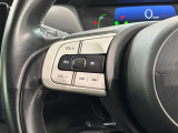 ステアリングにオーディオ操作スイッチが付いています。オーディオ画面に直接タッチしなくても操作が出来ますので、運転に集中できます。