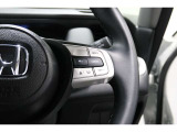 Hondaセンシングの機能のひとつ、アダプティブクルーズコントロール付!アクセルから足を離しても設定したスピードと前車との車間を保ち走行してくれます!車線維持もアシスト☆高速道路で疲労軽減ですね☆