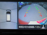 車の真上から見下ろしたような360度視界の良い『アラウンドビューモニター』です♪♪ 苦手な狭い駐車場、暗い所でも確認ができてとっても安心です♪♪